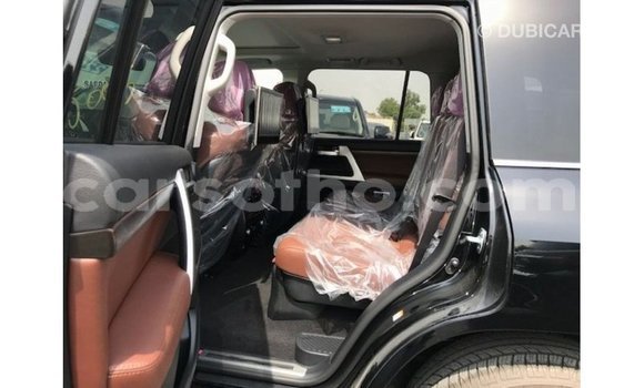 Sayi Imported Toyota Land Cruiser Black Mota in Import - Dubai a Maseru Sayi Imported Toyota Land Cruiser Black Mota in Import - Dubai a Maseru