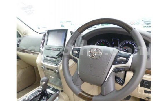 اشتري Imported Toyota Land Cruiser White سيارة في Import - Dubai في Maseru اشتري Imported Toyota Land Cruiser White سيارة في Import - Dubai في Maseru