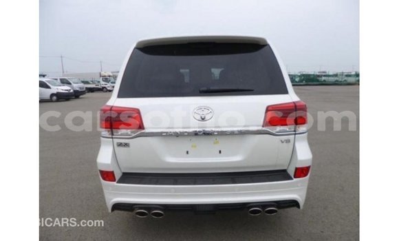 اشتري Imported Toyota Land Cruiser White سيارة في Import - Dubai في Maseru اشتري Imported Toyota Land Cruiser White سيارة في Import - Dubai في Maseru