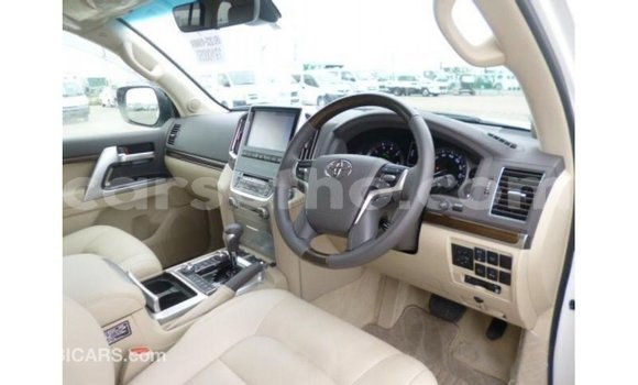 اشتري Imported Toyota Land Cruiser White سيارة في Import - Dubai في Maseru اشتري Imported Toyota Land Cruiser White سيارة في Import - Dubai في Maseru