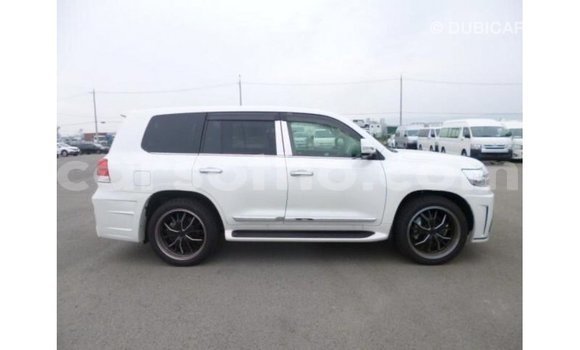 اشتري Imported Toyota Land Cruiser White سيارة في Import - Dubai في Maseru اشتري Imported Toyota Land Cruiser White سيارة في Import - Dubai في Maseru