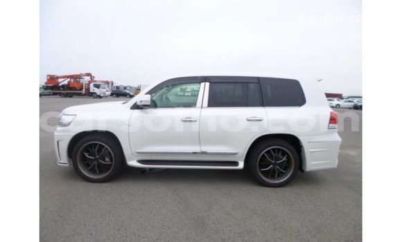 اشتري Imported Toyota Land Cruiser White سيارة في Import - Dubai في Maseru اشتري Imported Toyota Land Cruiser White سيارة في Import - Dubai في Maseru