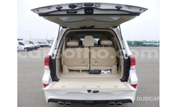 اشتري Imported Toyota Land Cruiser White سيارة في Import - Dubai في Maseru اشتري Imported Toyota Land Cruiser White سيارة في Import - Dubai في Maseru