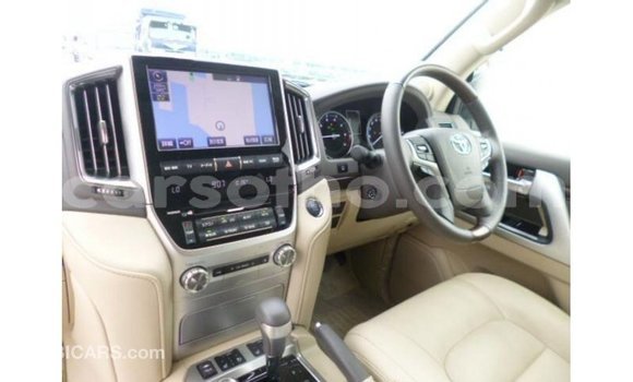 اشتري Imported Toyota Land Cruiser White سيارة في Import - Dubai في Maseru اشتري Imported Toyota Land Cruiser White سيارة في Import - Dubai في Maseru
