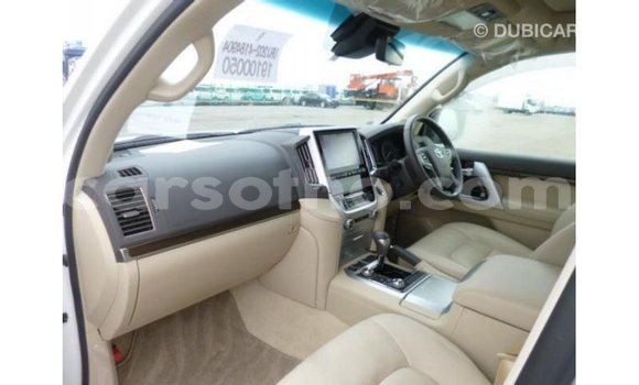 اشتري Imported Toyota Land Cruiser White سيارة في Import - Dubai في Maseru اشتري Imported Toyota Land Cruiser White سيارة في Import - Dubai في Maseru