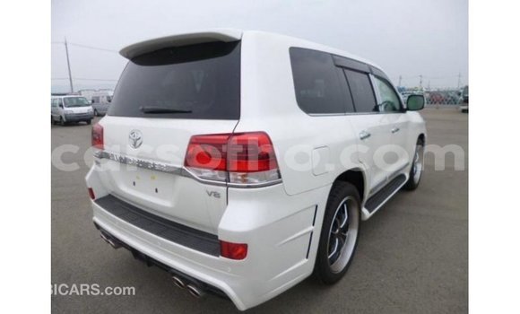 اشتري Imported Toyota Land Cruiser White سيارة في Import - Dubai في Maseru اشتري Imported Toyota Land Cruiser White سيارة في Import - Dubai في Maseru