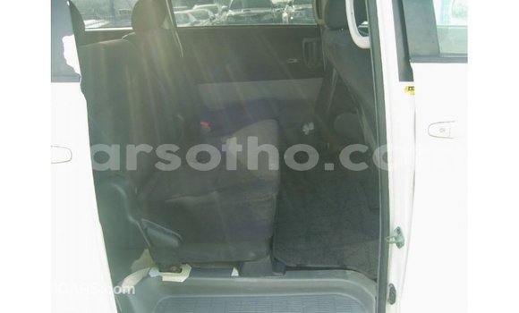 Buy Import Toyota Noah White Car in Import - Dubai in Maseru Buy Import Toyota Noah White Car in Import - Dubai in Maseru