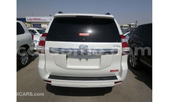 Acheter Import Voiture Toyota Prado Blanc à Import - Dubai, Maseru Acheter Import Voiture Toyota Prado Blanc à Import - Dubai, Maseru