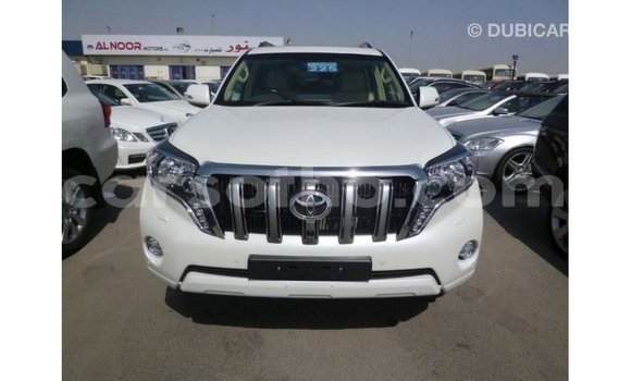 Acheter Import Voiture Toyota Prado Blanc à Import - Dubai, Maseru Acheter Import Voiture Toyota Prado Blanc à Import - Dubai, Maseru