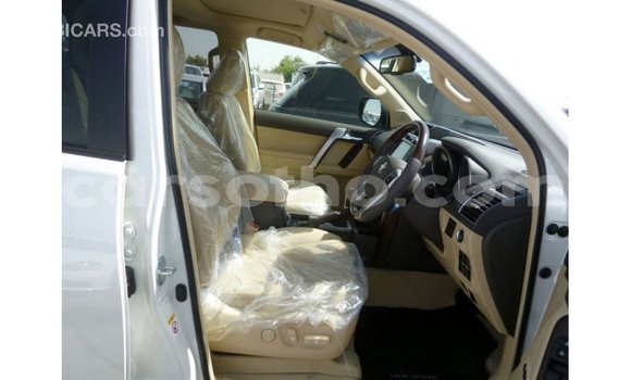 Acheter Import Voiture Toyota Prado Blanc à Import - Dubai, Maseru Acheter Import Voiture Toyota Prado Blanc à Import - Dubai, Maseru