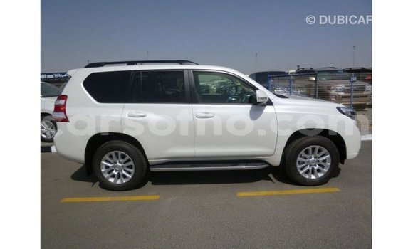 Acheter Import Voiture Toyota Prado Blanc à Import - Dubai, Maseru Acheter Import Voiture Toyota Prado Blanc à Import - Dubai, Maseru