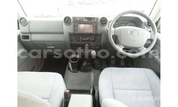 اشتري Imported Toyota Land Cruiser White سيارة في Import - Dubai في Maseru اشتري Imported Toyota Land Cruiser White سيارة في Import - Dubai في Maseru