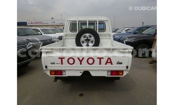 اشتري Imported Toyota Land Cruiser White سيارة في Import - Dubai في Maseru اشتري Imported Toyota Land Cruiser White سيارة في Import - Dubai في Maseru