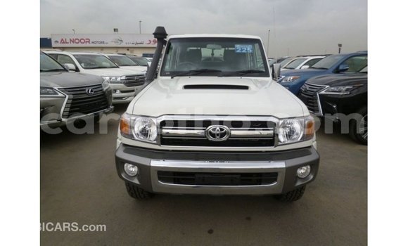 اشتري Imported Toyota Land Cruiser White سيارة في Import - Dubai في Maseru اشتري Imported Toyota Land Cruiser White سيارة في Import - Dubai في Maseru