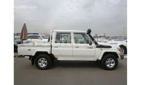 اشتري Imported Toyota Land Cruiser White سيارة في Import - Dubai في Maseru اشتري Imported Toyota Land Cruiser White سيارة في Import - Dubai في Maseru