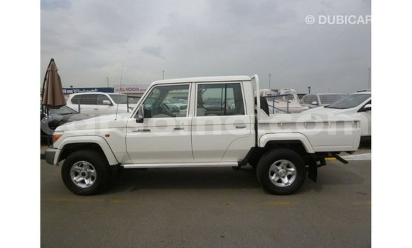 اشتري Imported Toyota Land Cruiser White سيارة في Import - Dubai في Maseru اشتري Imported Toyota Land Cruiser White سيارة في Import - Dubai في Maseru