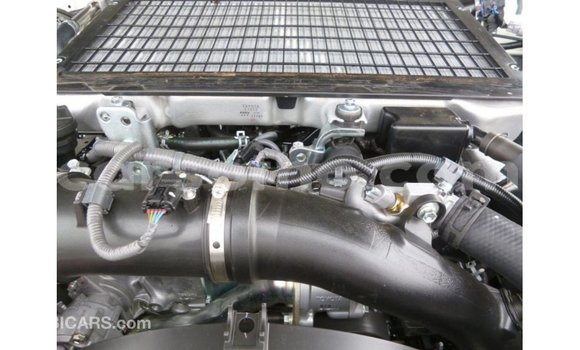 اشتري Imported Toyota Land Cruiser White سيارة في Import - Dubai في Maseru اشتري Imported Toyota Land Cruiser White سيارة في Import - Dubai في Maseru