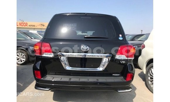 Sayi Imported Toyota Land Cruiser Black Mota in Import - Dubai a Maseru Sayi Imported Toyota Land Cruiser Black Mota in Import - Dubai a Maseru