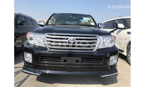 Sayi Imported Toyota Land Cruiser Black Mota in Import - Dubai a Maseru Sayi Imported Toyota Land Cruiser Black Mota in Import - Dubai a Maseru