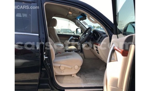 Sayi Imported Toyota Land Cruiser Black Mota in Import - Dubai a Maseru Sayi Imported Toyota Land Cruiser Black Mota in Import - Dubai a Maseru