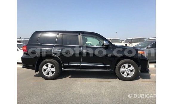 Sayi Imported Toyota Land Cruiser Black Mota in Import - Dubai a Maseru Sayi Imported Toyota Land Cruiser Black Mota in Import - Dubai a Maseru