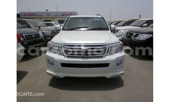 Buy Import Toyota Land Cruiser White Car in Import - Dubai in Maseru Buy Import Toyota Land Cruiser White Car in Import - Dubai in Maseru
