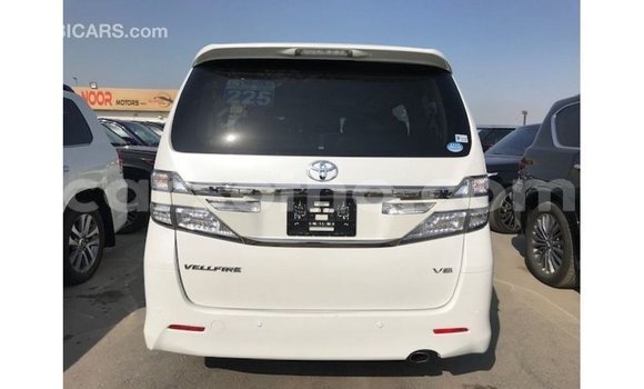 Sayi Imported Toyota Vellfire White Mota in Import - Dubai a Maseru Sayi Imported Toyota Vellfire White Mota in Import - Dubai a Maseru