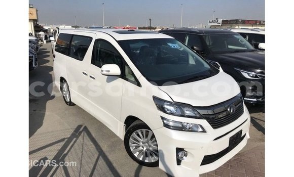 Sayi Imported Toyota Vellfire White Mota in Import - Dubai a Maseru Sayi Imported Toyota Vellfire White Mota in Import - Dubai a Maseru