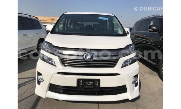 Sayi Imported Toyota Vellfire White Mota in Import - Dubai a Maseru Sayi Imported Toyota Vellfire White Mota in Import - Dubai a Maseru