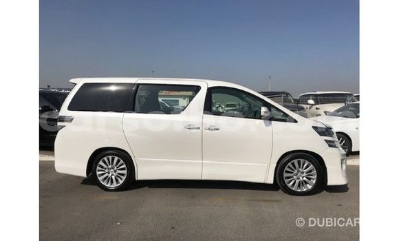 Sayi Imported Toyota Vellfire White Mota in Import - Dubai a Maseru Sayi Imported Toyota Vellfire White Mota in Import - Dubai a Maseru