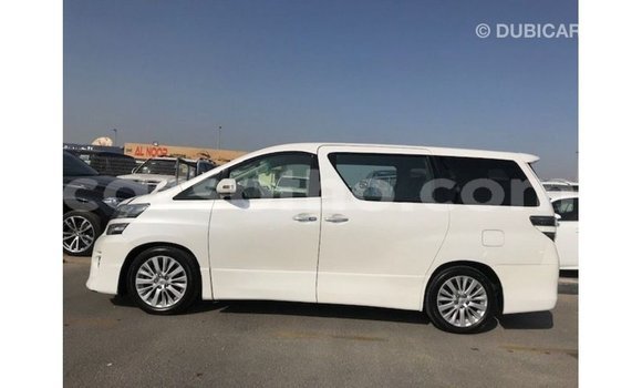 Sayi Imported Toyota Vellfire White Mota in Import - Dubai a Maseru Sayi Imported Toyota Vellfire White Mota in Import - Dubai a Maseru