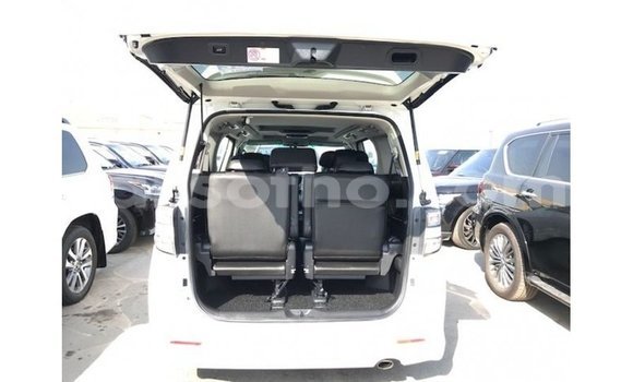 Sayi Imported Toyota Vellfire White Mota in Import - Dubai a Maseru Sayi Imported Toyota Vellfire White Mota in Import - Dubai a Maseru
