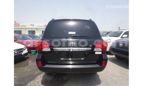 Sayi Imported Toyota Land Cruiser Black Mota in Import - Dubai a Maseru Sayi Imported Toyota Land Cruiser Black Mota in Import - Dubai a Maseru