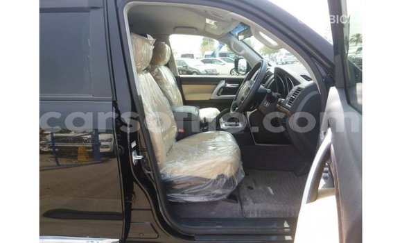 Sayi Imported Toyota Land Cruiser Black Mota in Import - Dubai a Maseru Sayi Imported Toyota Land Cruiser Black Mota in Import - Dubai a Maseru