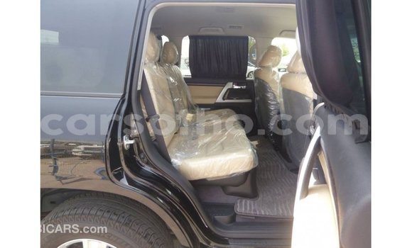 Sayi Imported Toyota Land Cruiser Black Mota in Import - Dubai a Maseru Sayi Imported Toyota Land Cruiser Black Mota in Import - Dubai a Maseru