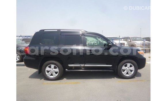 Sayi Imported Toyota Land Cruiser Black Mota in Import - Dubai a Maseru Sayi Imported Toyota Land Cruiser Black Mota in Import - Dubai a Maseru