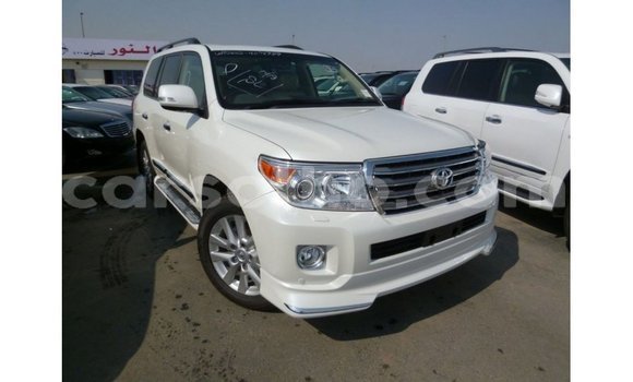 اشتري Imported Toyota Land Cruiser White سيارة في Import - Dubai في Maseru اشتري Imported Toyota Land Cruiser White سيارة في Import - Dubai في Maseru