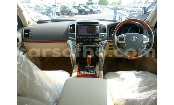 اشتري Imported Toyota Land Cruiser White سيارة في Import - Dubai في Maseru اشتري Imported Toyota Land Cruiser White سيارة في Import - Dubai في Maseru