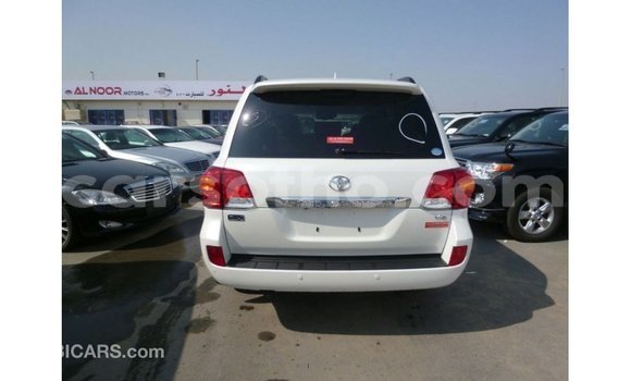 اشتري Imported Toyota Land Cruiser White سيارة في Import - Dubai في Maseru اشتري Imported Toyota Land Cruiser White سيارة في Import - Dubai في Maseru