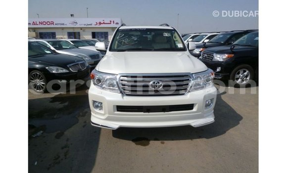 اشتري Imported Toyota Land Cruiser White سيارة في Import - Dubai في Maseru اشتري Imported Toyota Land Cruiser White سيارة في Import - Dubai في Maseru