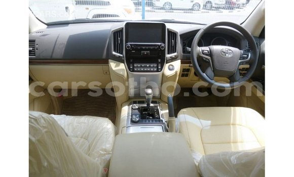 اشتري Imported Toyota Land Cruiser White سيارة في Import - Dubai في Maseru اشتري Imported Toyota Land Cruiser White سيارة في Import - Dubai في Maseru