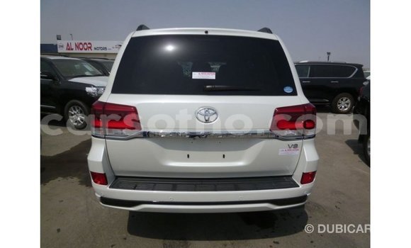 اشتري Imported Toyota Land Cruiser White سيارة في Import - Dubai في Maseru اشتري Imported Toyota Land Cruiser White سيارة في Import - Dubai في Maseru