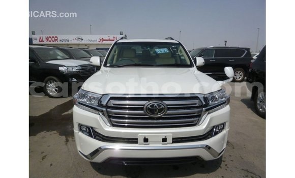 اشتري Imported Toyota Land Cruiser White سيارة في Import - Dubai في Maseru اشتري Imported Toyota Land Cruiser White سيارة في Import - Dubai في Maseru