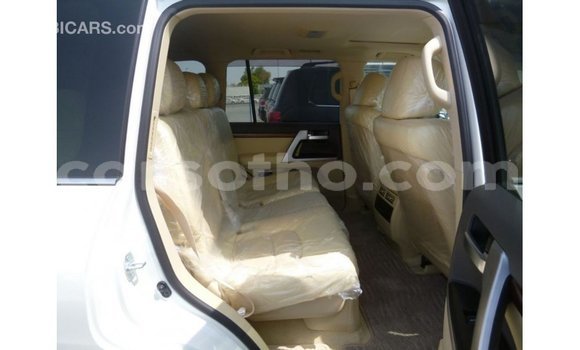 اشتري Imported Toyota Land Cruiser White سيارة في Import - Dubai في Maseru اشتري Imported Toyota Land Cruiser White سيارة في Import - Dubai في Maseru