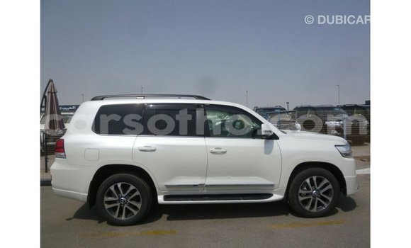 اشتري Imported Toyota Land Cruiser White سيارة في Import - Dubai في Maseru اشتري Imported Toyota Land Cruiser White سيارة في Import - Dubai في Maseru