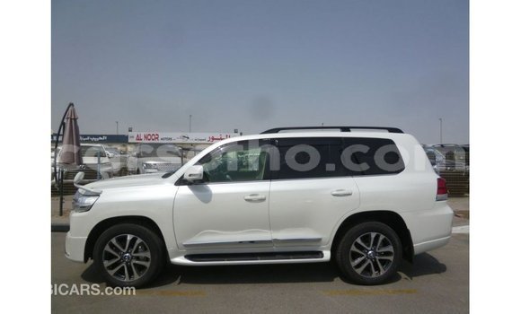 اشتري Imported Toyota Land Cruiser White سيارة في Import - Dubai في Maseru اشتري Imported Toyota Land Cruiser White سيارة في Import - Dubai في Maseru