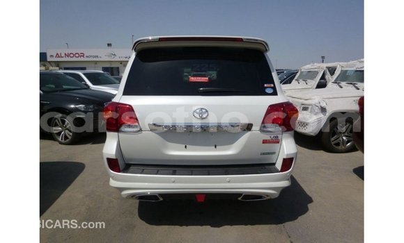 اشتري Imported Toyota Land Cruiser White سيارة في Import - Dubai في Maseru اشتري Imported Toyota Land Cruiser White سيارة في Import - Dubai في Maseru