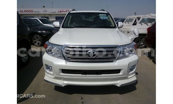 اشتري Imported Toyota Land Cruiser White سيارة في Import - Dubai في Maseru اشتري Imported Toyota Land Cruiser White سيارة في Import - Dubai في Maseru
