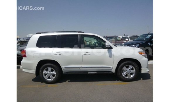 اشتري Imported Toyota Land Cruiser White سيارة في Import - Dubai في Maseru اشتري Imported Toyota Land Cruiser White سيارة في Import - Dubai في Maseru