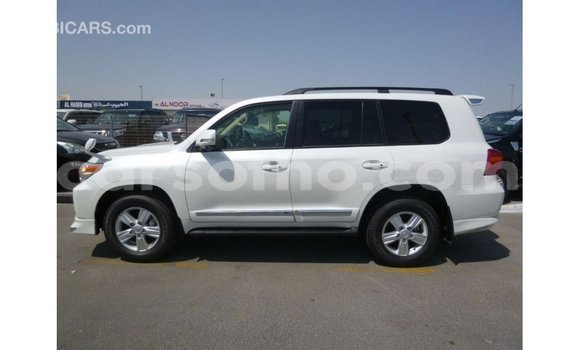اشتري Imported Toyota Land Cruiser White سيارة في Import - Dubai في Maseru اشتري Imported Toyota Land Cruiser White سيارة في Import - Dubai في Maseru
